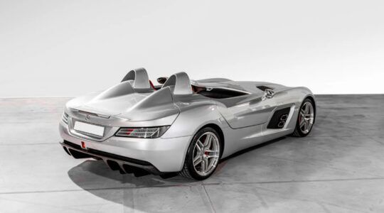 De rechter achterzijde van de Mercedes-Benz SLR McLaren Stirling Moss