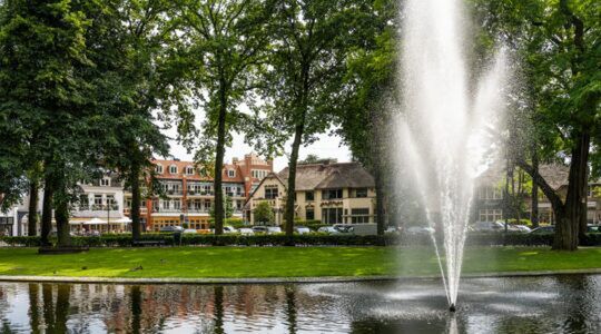 Het appartement van André van Duin in Laren