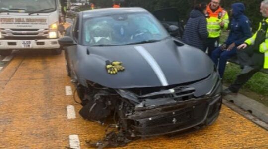 De gecrashte Ferrari Purosangue van Randal Kolo Muani