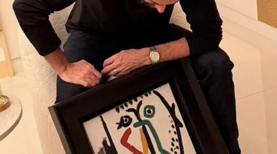 Karim Benzema neemt een echte Picasso in ontvangst