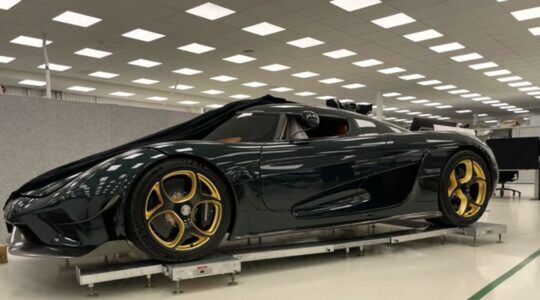 De Koenigsegg Regera die voor Mohamed Ben Sulayem wordt gebouwd