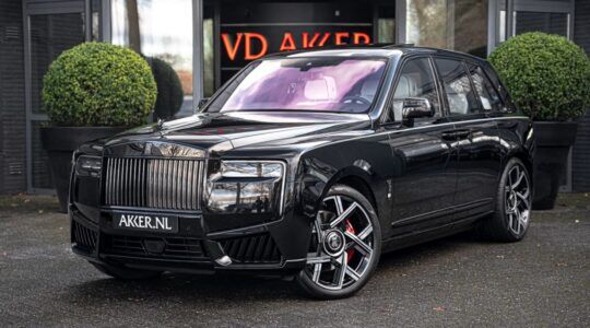De Rolls-Royce Cullinan bij VD Akker