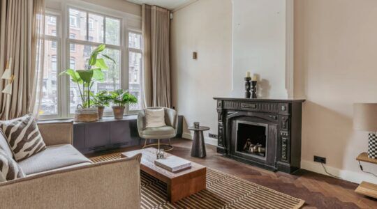 Monica Geuze (30) weet statige benedenwoning in Amsterdam-Zuid met stevige winst van de hand te doen