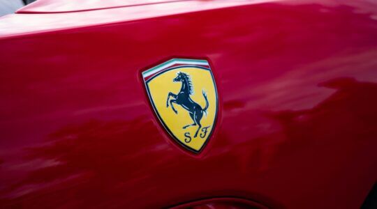 Het logo van Ferrari, het merk dat de Luce zal produceren