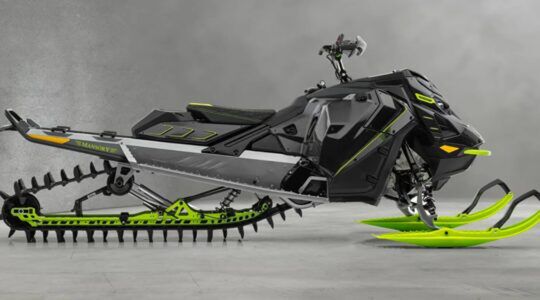 De zijkant van de Mansory Black Lizard