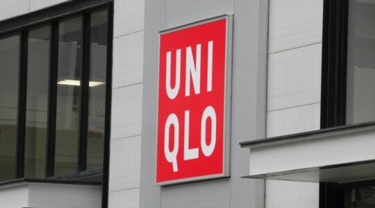 Een winkel van Uniqlo, het merk dat een tennisster onder contract heeft