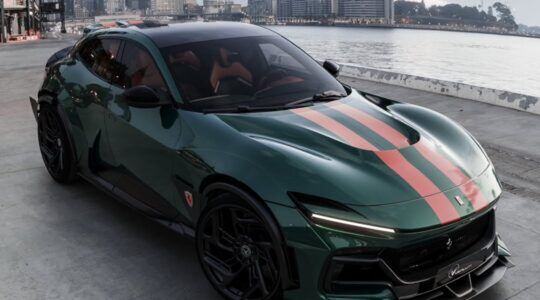 De voorzijde van de Ferrari Purosangue Magnos