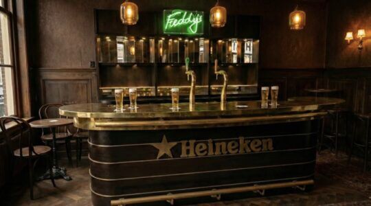 Freddy's Heineken Bar uit Hotel De L'Europe gaat naar de veiling