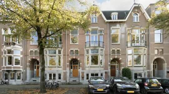 Prins Maurits van Oranje-Nassau wil maar liefst € 6,7 miljoen voor herenhuis aan 'één van de mooiste lanen van Amsterdam-Zuid'