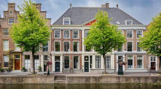 Het voormalige studentenhuis van prinses Beatrix in Leiden is te koop verschenen (€ 2.750.000)