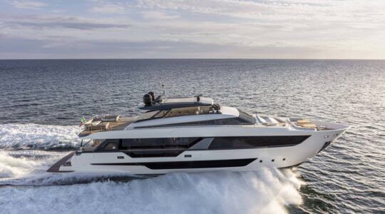 Het gezonken superjacht H And Co van Ferretti