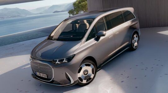 De voorzijde van de Mercedes VLE