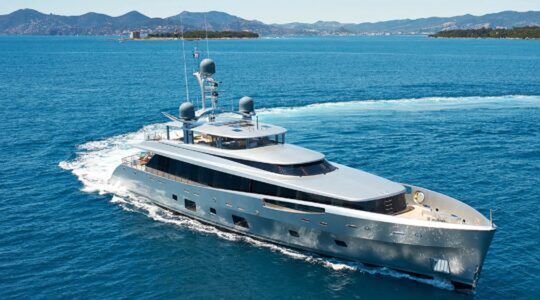 Het Feadship-superjacht Excellence V