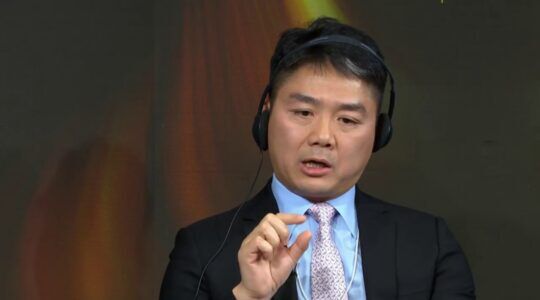 JD.com-miljardair Richard Liu lanceert eigen jachtmerk