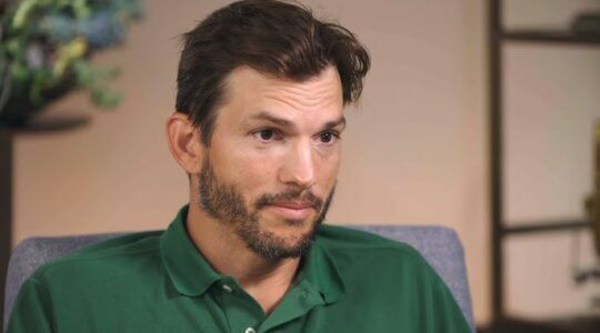 Ashton Kutcher tijdens een interview