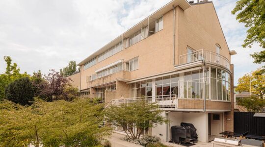 De veredelde rijtjeswoning in de Apollobuurt in Amsterdam