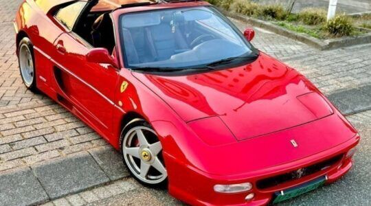 De naar een Ferrari F355 omgebouwde Toyota MR2 die op Marktplaats te koop werd aangeboden