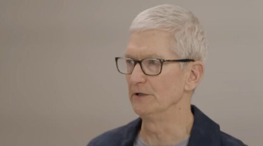 Tim Cook zwaait af als CEO van Apple: wat is zijn vermogen anno 2026?
