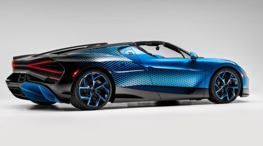 De zijkant van de Bugatti W16 Mistral 'Fly Bug'