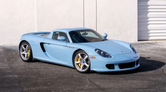 De blauwe Porsche Carrera GT die een veilingrecord brak