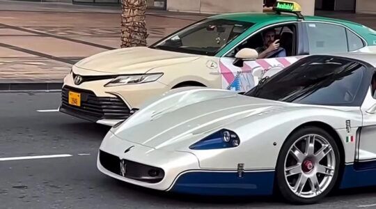 De witte Maserati MC12 in Dubai