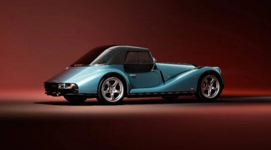 De achterzijde van de Morgan Supersport 400