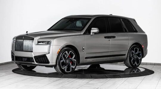 De voorzijde van de door INKAS Armored onder handen genomen Rolls-Royce Cullinan