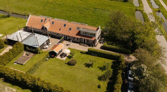 Presentator Marc Klein Essink (66) wil &euro; 1,15 miljoen voor fraaie woonboerderij onder de rook van Amsterdam