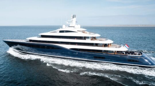 Het enorme superjacht van Feadship