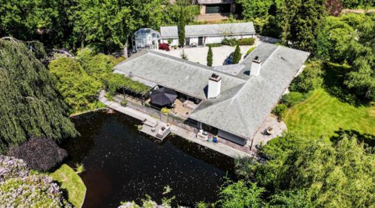 De villa met privé-eiland in Warmond aan het water