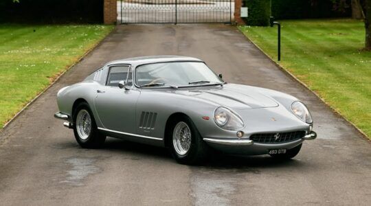 De voorzijde van de oude Ferrari van Eric Clapton