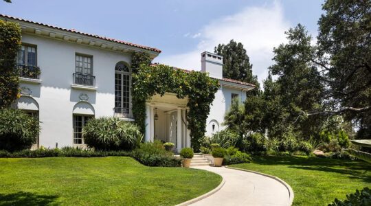 De ingang bij het huis van Angelina Jolie in Los Angeles