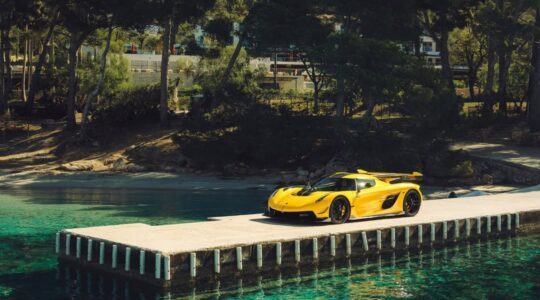 De gele Koenigsegg Jesko Attack