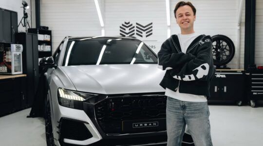 Robbie van de Graaf voor zijn nieuwe Audi RS Q8