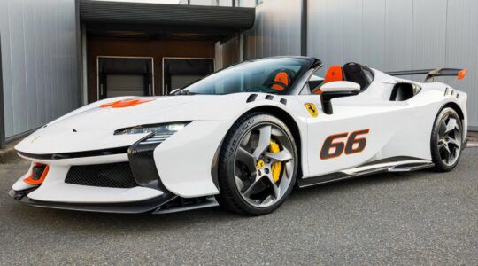 De Ferrari SF90 XX Spider die te koop staat bij een Nederlandse dealer