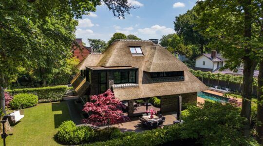 De villa in Bergen die te koop staat