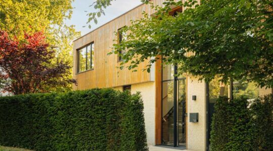 De voorzijde van de stadsvilla in Amsterdam-Zuid