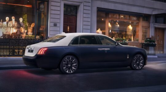 De zijkant van de nieuwe Rolls-Royce Ghost Savile Row