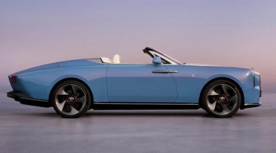 De zijkant van de nieuwe Rolls-Royce
