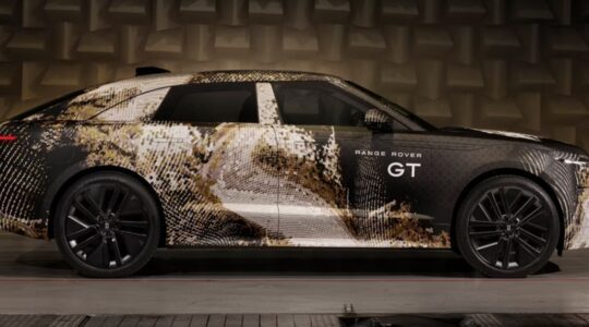 De zijkant van de Range Rover GT