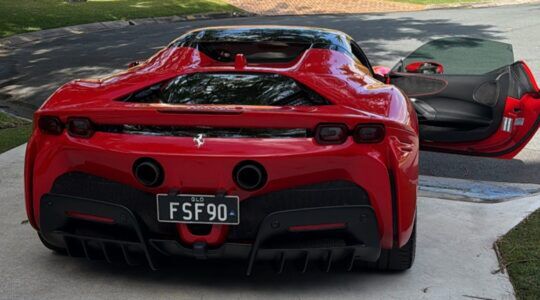 De Ferrari die betrokken was bij een crash