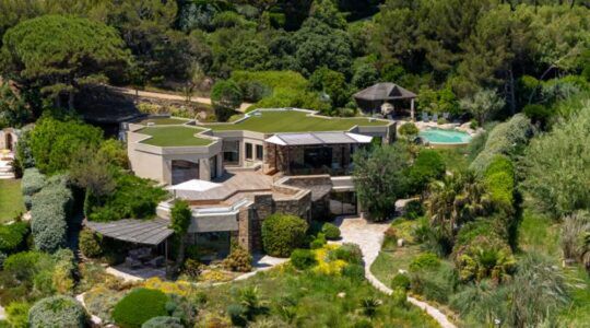 Een luchtfoto van de villa bij Saint-Tropez