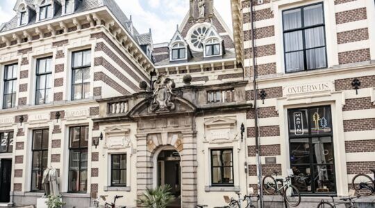 Voormalige kloosterkapel van radio-dj Giel Beelen (49) in centrum van Haarlem staat voor € 1,1 miljoen te koop