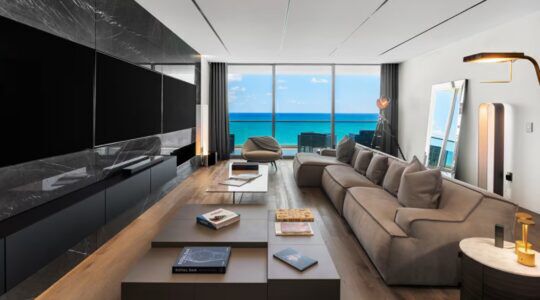 De woonkamer in het nieuwe appartement van Kaká in Miami