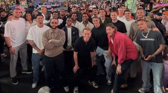 De selectie van het Nederlands elftal op Times Square in New York
