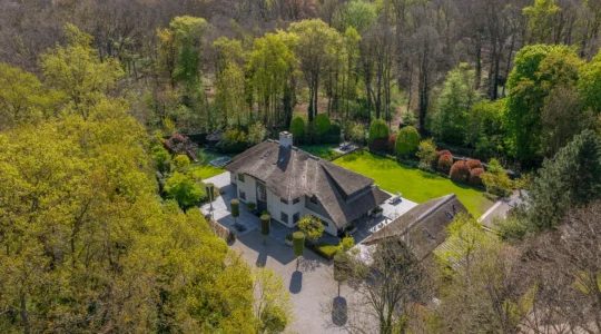 De villa in Bloemendaal van boven
