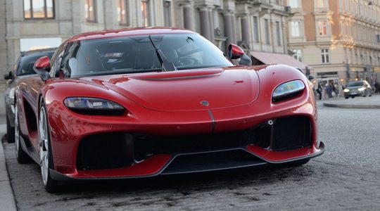 De voorkant van de Koenigsegg Gemera