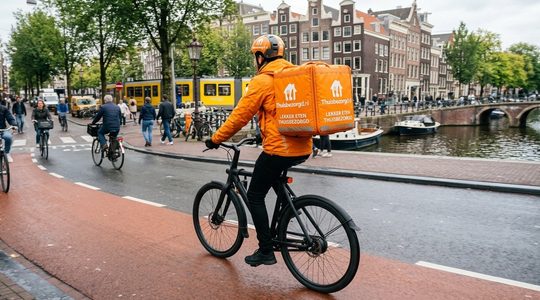 Een bezorger die werkt voor Jitse Groen