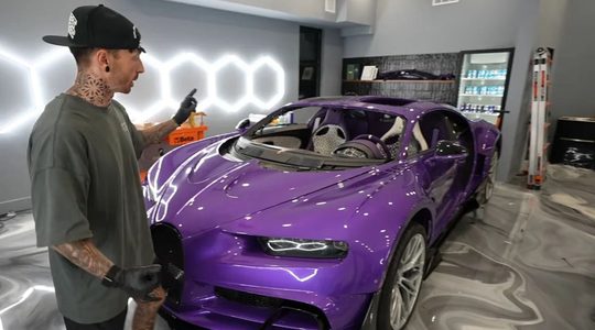 Mat Armstrong met zijn Bugatti Chiron Pur Sport