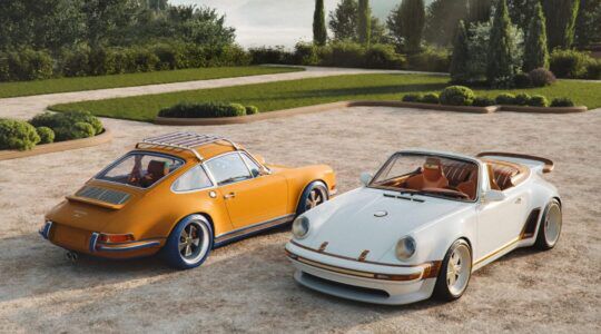 De twee Porsches ontworpen door Singer en Louis Vuitton